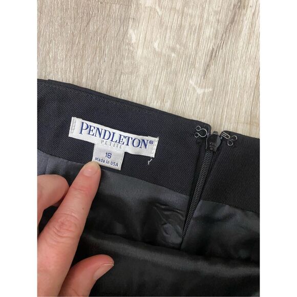 Pendleton NWT Black Pencil Skirt, 100% Virgin Wool Bottom, Size 16P, MSRP $118 - Picture 3 of 8
